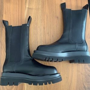 Lug sole mid shaft boots